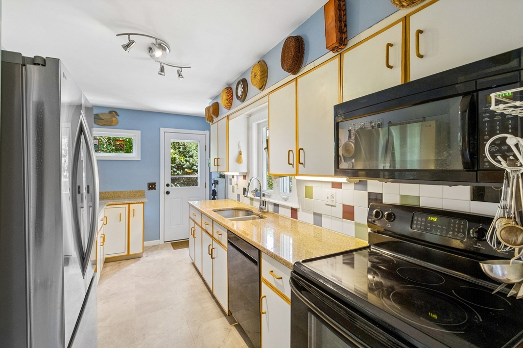 4 Murdoch Road Natick, MA 01760 - Photo 11 of 32 Gallery Image 11