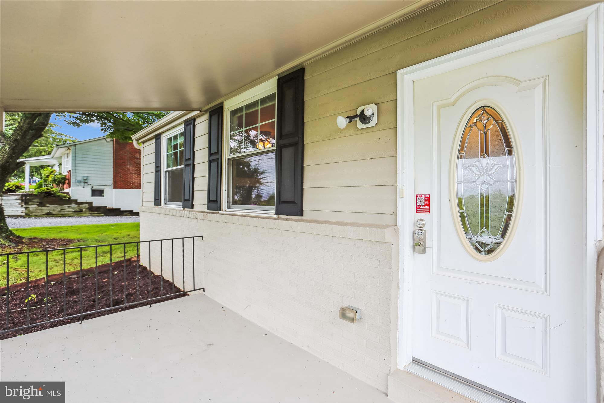11008 Liberty Road Frederick, MD 21701 - Photo 3 of 39 a view of an entryway with a livingroom