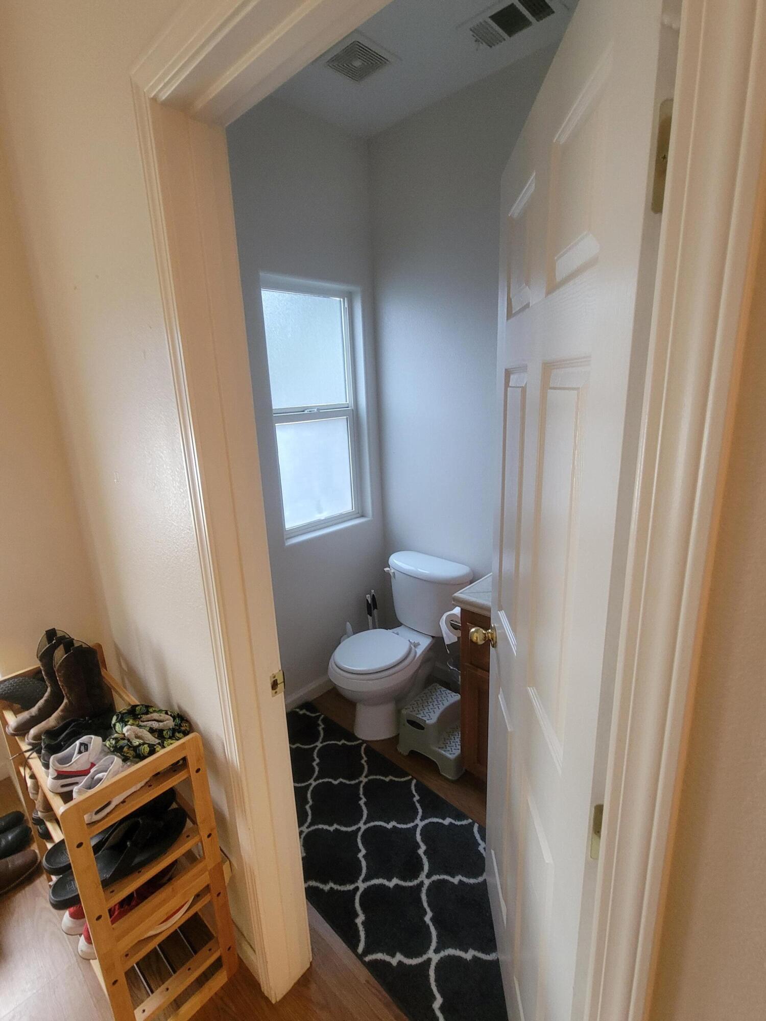 413 West Maple Street Exeter, CA 93221 - Photo 7 of 28 20211031_105025