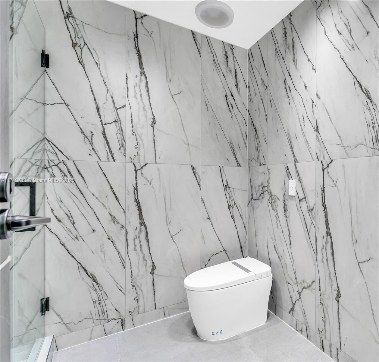 19900 Gulfstream Road Cutler Bay, FL 33157 - Photo 14 of 34 a bathroom with a toilet and a bathtub