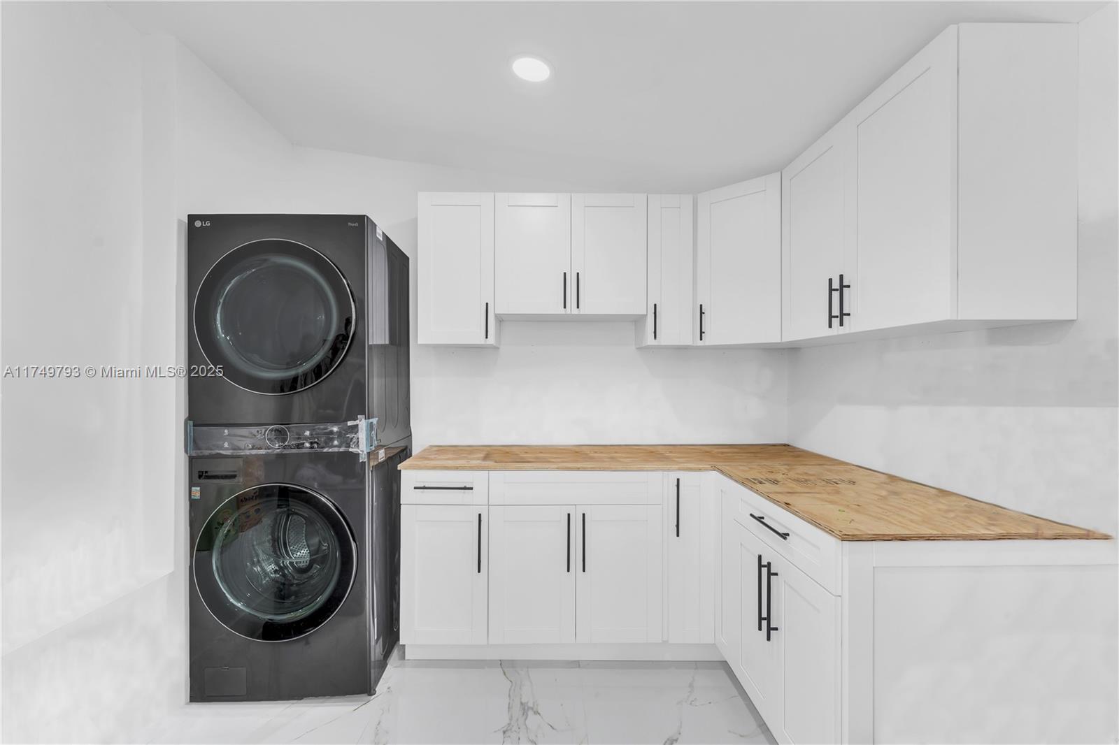 19900 Gulfstream Road Cutler Bay, FL 33157 - Photo 20 of 34 a view of a kitchen with cabinets washer and dryer
