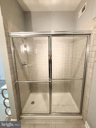 $2,900 | 212-20 Race Street, Unit 4C, Philadelphia, PA 19106