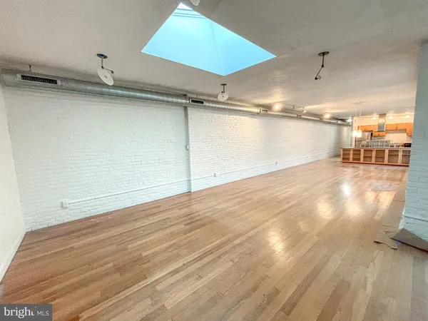 $2,900 | 212-20 Race Street, Unit 4C, Philadelphia, PA 19106
