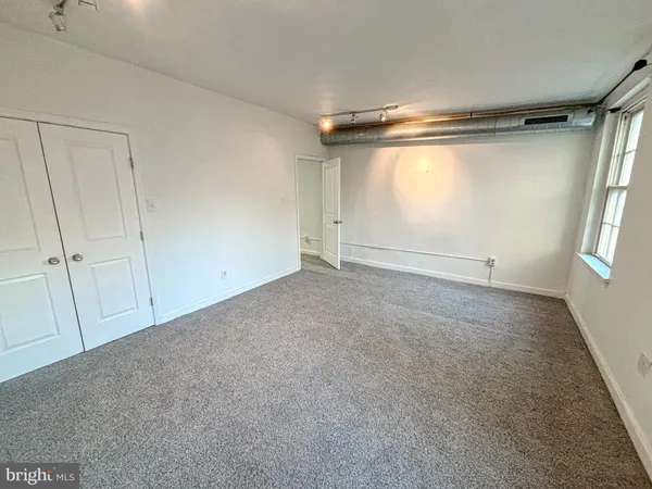 $2,900 | 212-20 Race Street, Unit 4C, Philadelphia, PA 19106