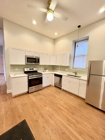 $3,195 | 825 West Armitage Avenue, Unit 1S, Chicago, IL 60614