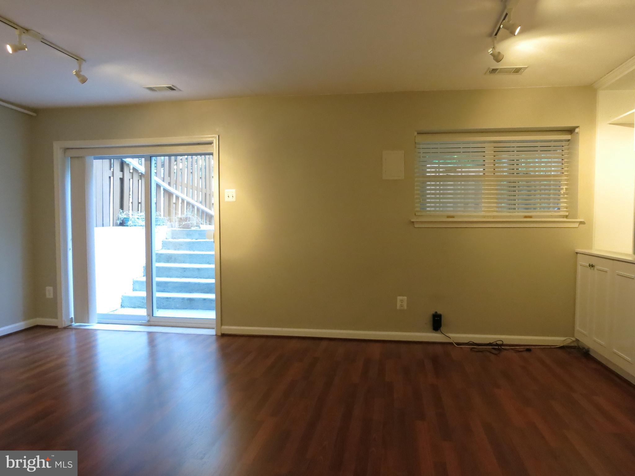 2805 Roesh Way Vienna, VA 22181 - Photo 3 of 15 Interior (General)