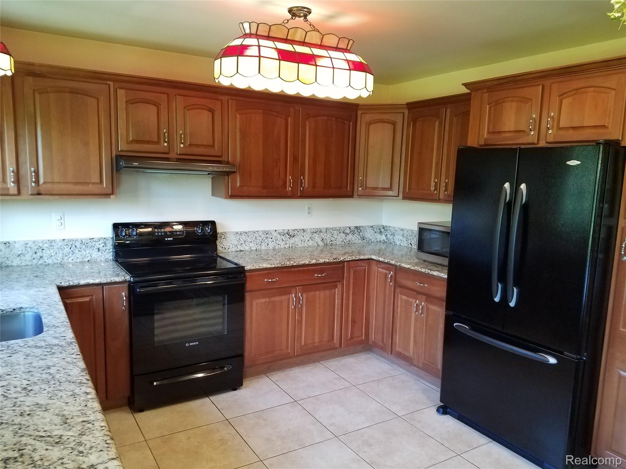 3638 Innisfree Road Howell, MI 48855 - Photo 5 of 45 Kitch Refrig.jpg