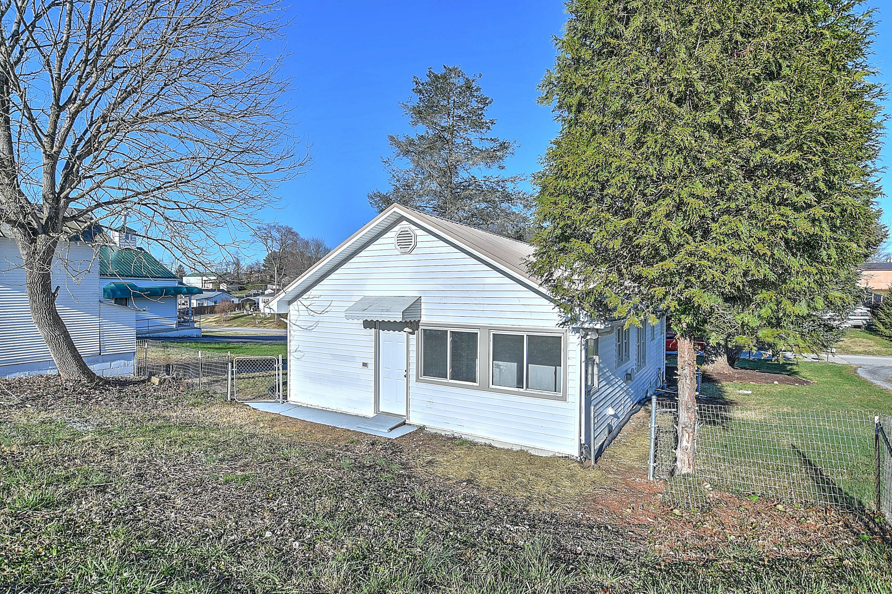 143 Hillcrest Road Bluff City, TN 37618 - Photo 37 of 41 143 Hillcrest-40