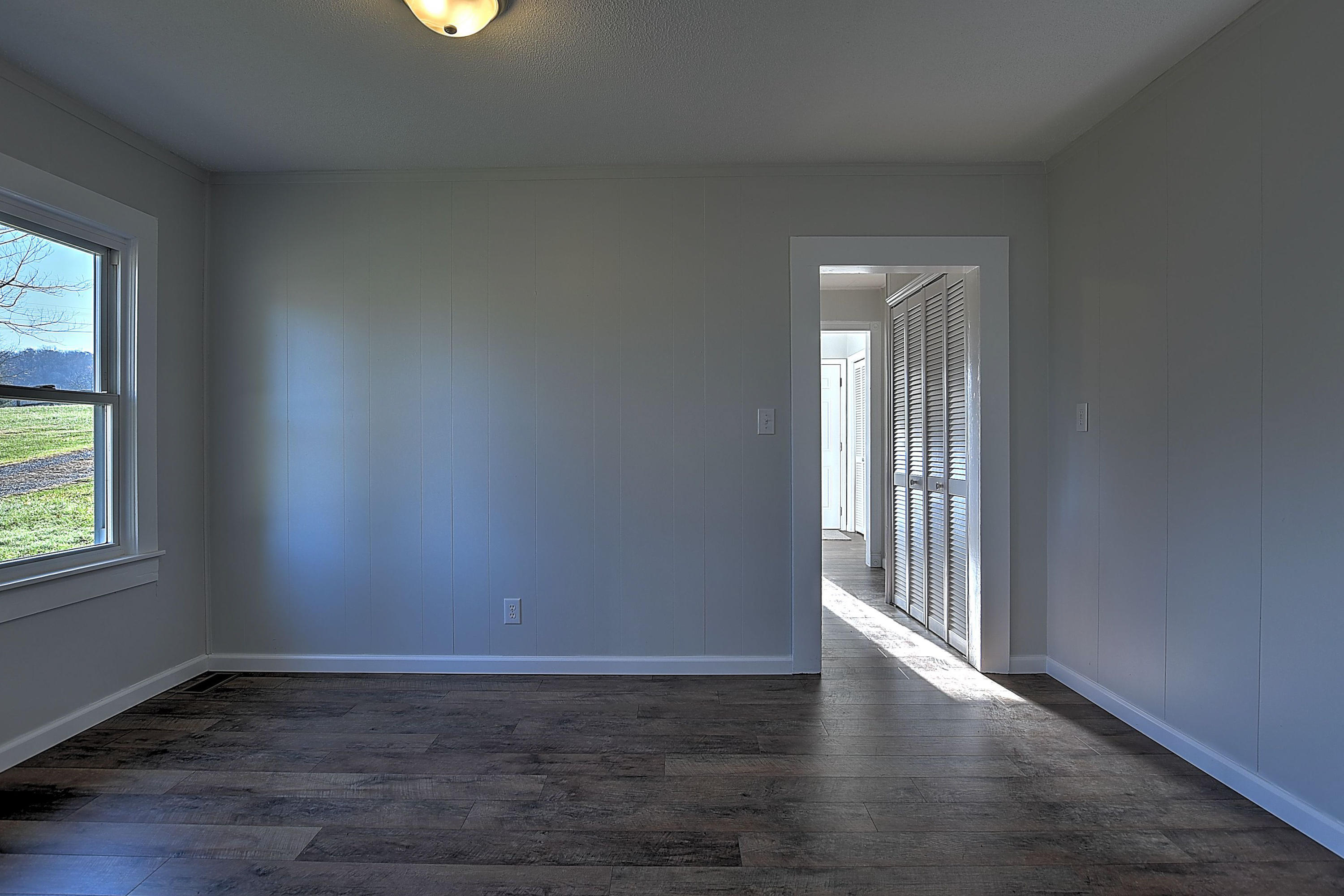 143 Hillcrest Road Bluff City, TN 37618 - Photo 10 of 41 143 Hillcrest-12