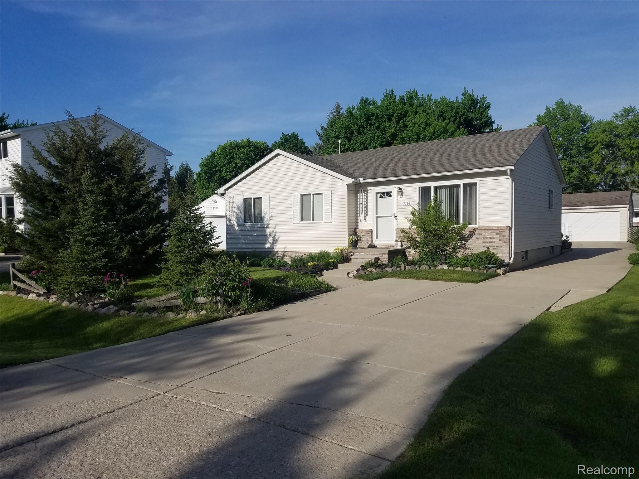 2715 Longview Avenue Rochester, MI 48307 - Photo 1 of 35 20190522_183413.jpg
