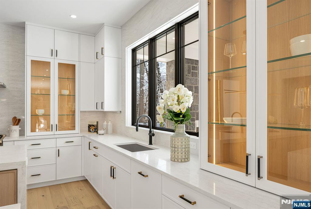 48 Brook Road Upper Saddle River, NJ 07458 - Photo 13 of 50