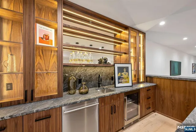 $4,200,000 | 48 Brook Road, Upper Saddle River, NJ 07458