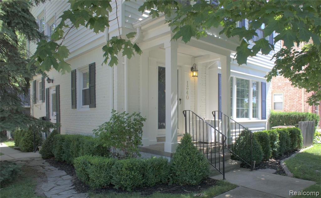 1340 Vernier Road Grosse Pointe Woods, MI 48236 - Photo 2 of 24