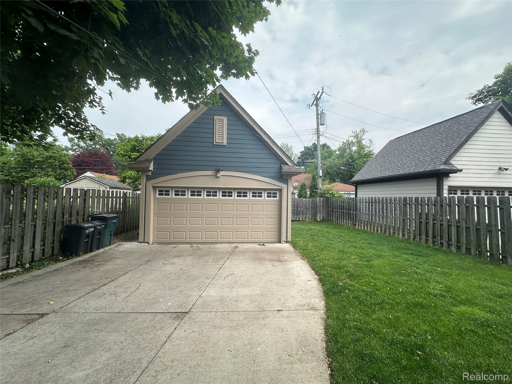 1555 Ruffner Avenue Birmingham, MI 48009 - Photo 43 of 48 Two car garage