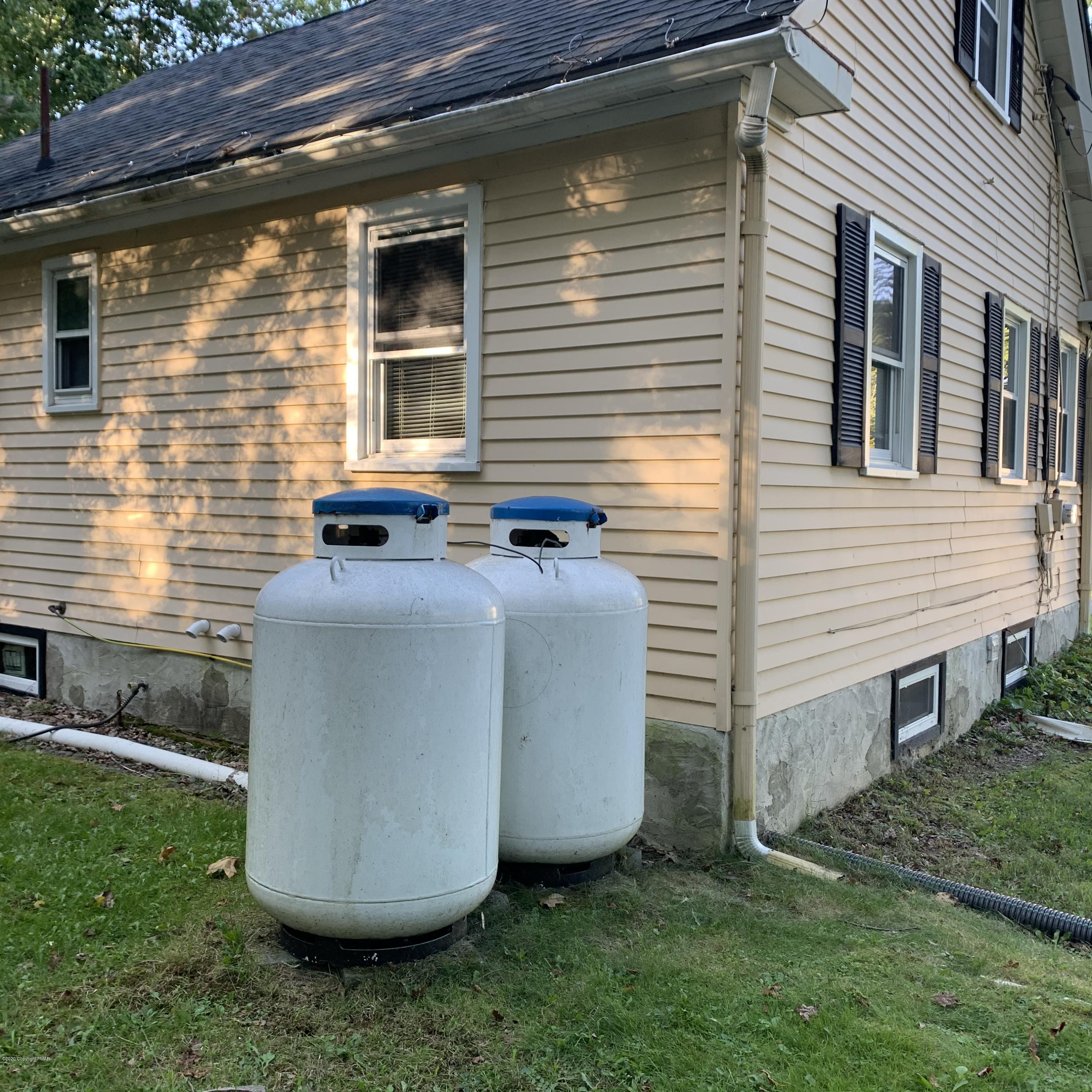 2355 Winchester Road Pocono Summit, PA 18346 - Photo 17 of 21 Propane Tanks