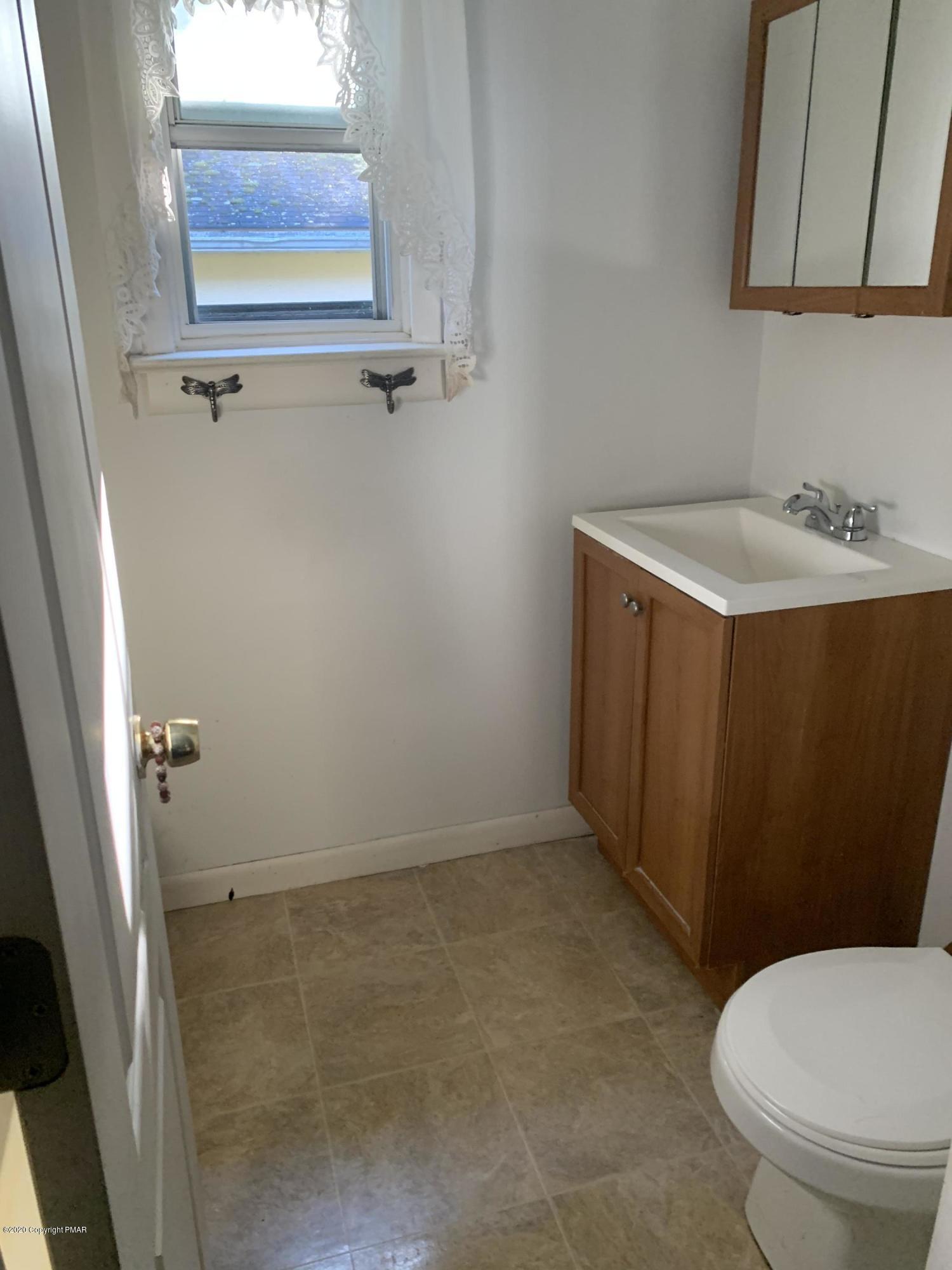 2355 Winchester Road Pocono Summit, PA 18346 - Photo 6 of 21 Main Floor Bath