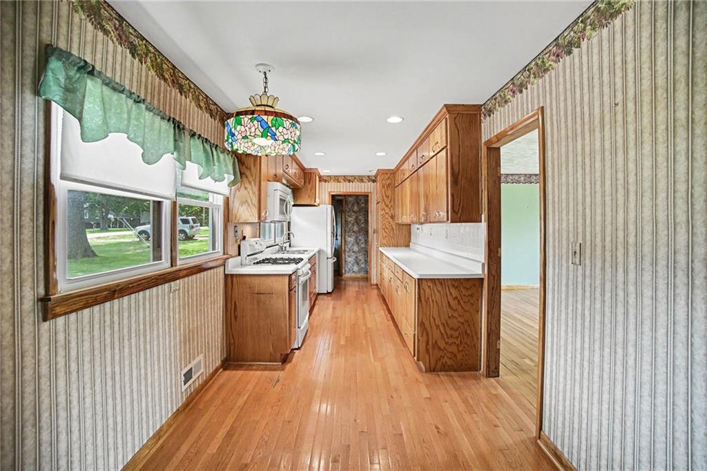 1728 Berry Road Independence, MO 64057 - Photo 6 of 33