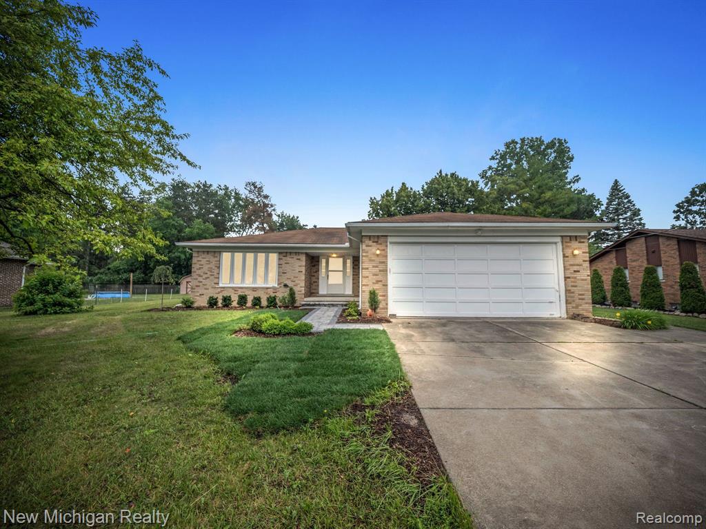 29617 Geraldine Road Farmington Hills, MI 48336 - Photo 3 of 25