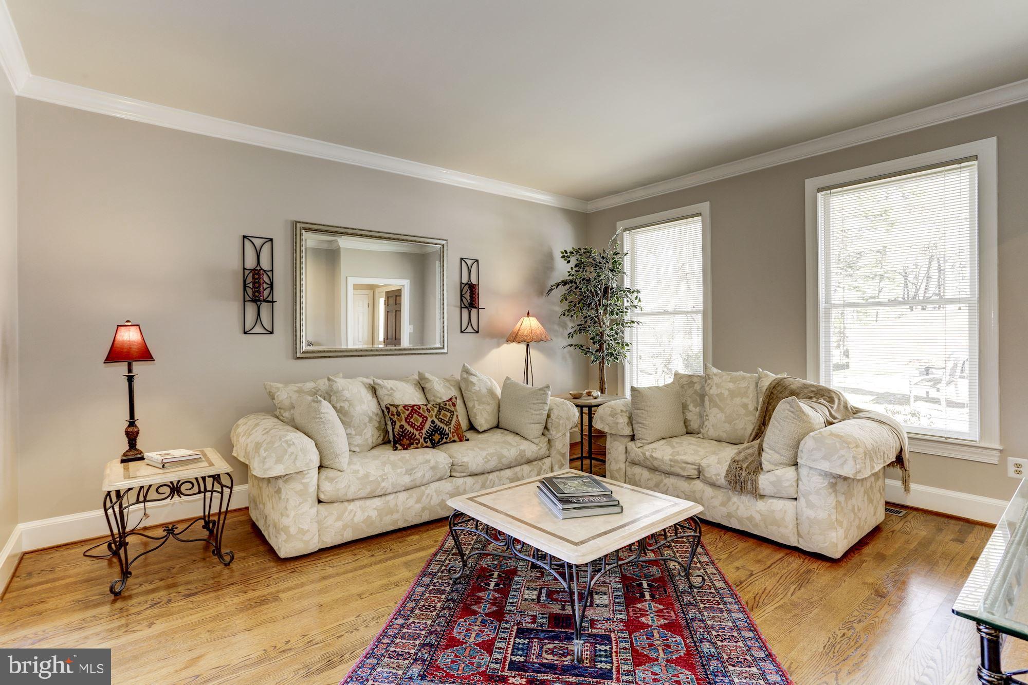 3908 North Glebe Road Arlington, VA 22207 - Photo 3 of 30 LIVING ROOM