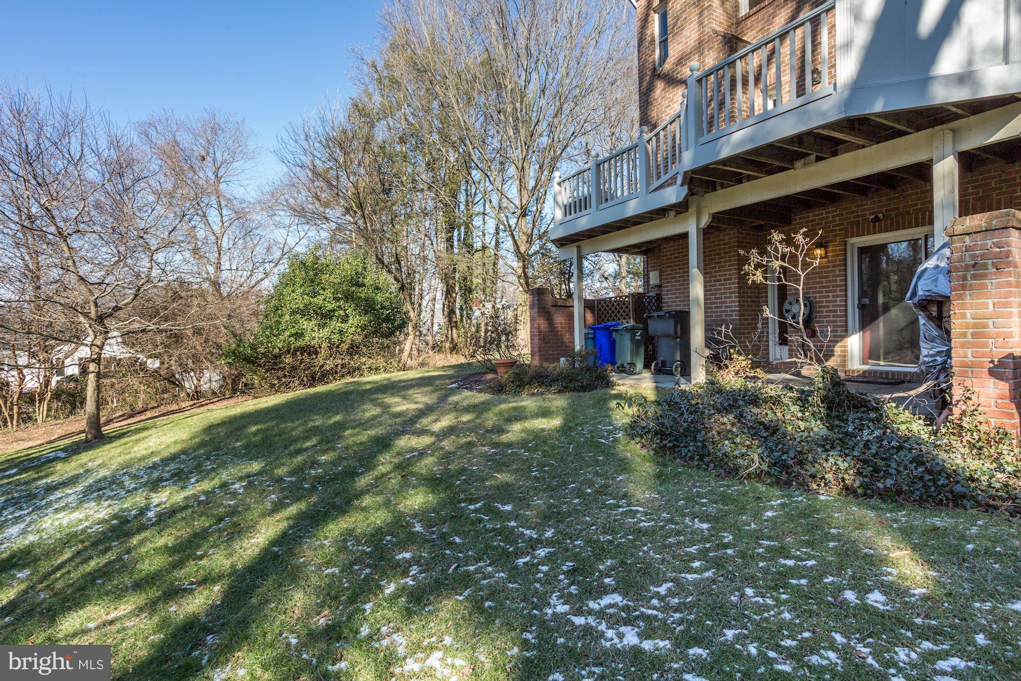 3908 North Glebe Road Arlington, VA 22207 - Photo 29 of 30 EXTERIOR REAR