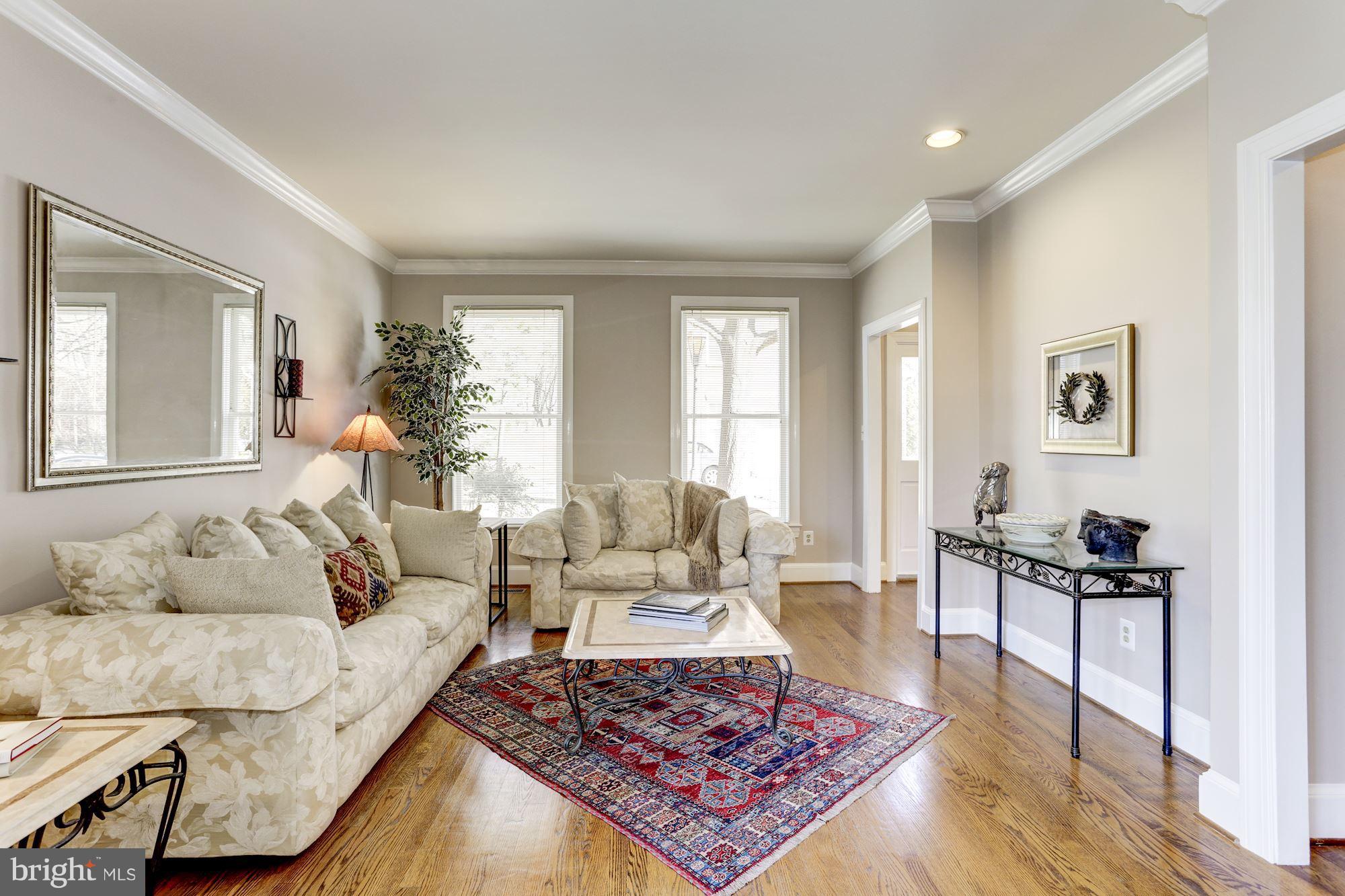 3908 North Glebe Road Arlington, VA 22207 - Photo 4 of 30 LIVING ROOM