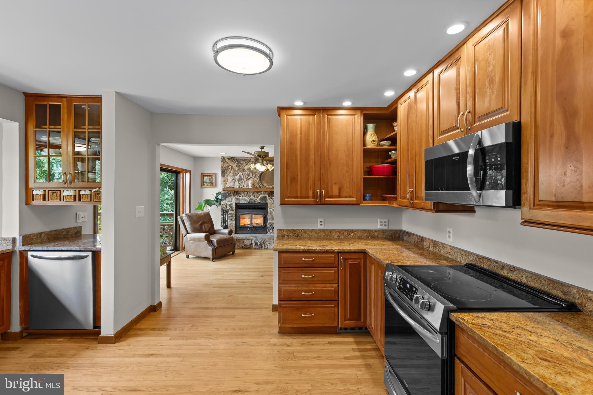 210 Providence Road Annapolis, MD 21409 - Photo 10 of 33 Open & Bright Kitchen