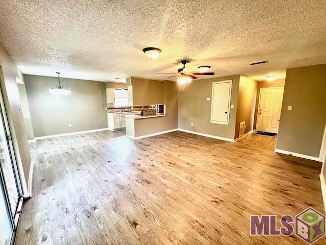 13932 Rampart Court Baton Rouge, LA 70810 - Photo 3 of 14 Living room