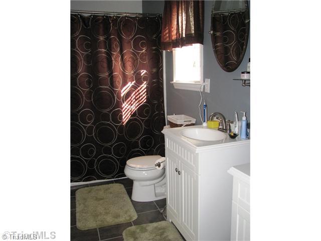 5420 Springhouse Farm Road Winston-Salem, NC 27107 - Photo 8 of 16 Master Bath/Spa.