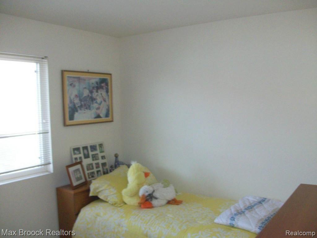 1107 Beaver Run, Unit 78 Troy, MI 48083 - Photo 19 of 21 Second bedroom/study