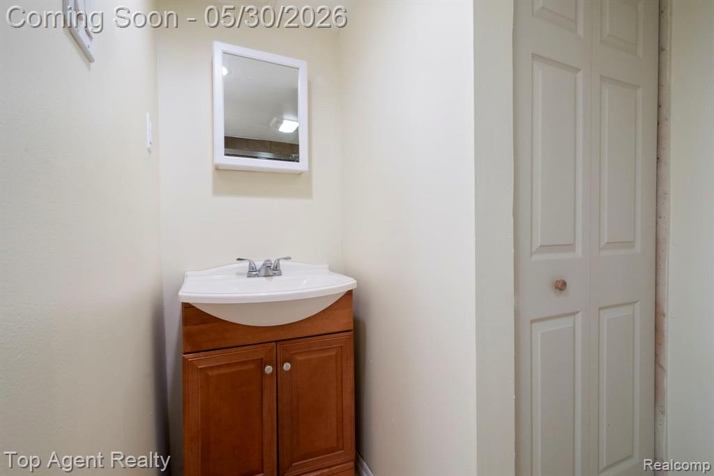 2018 John R Road Troy, MI 48083 - Photo 24 of 30
