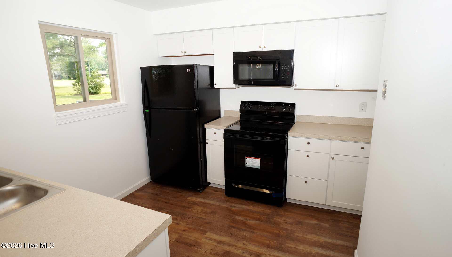 142 Quarterdeck New Bern, NC 28562 - Photo 9 of 19 Kitchen