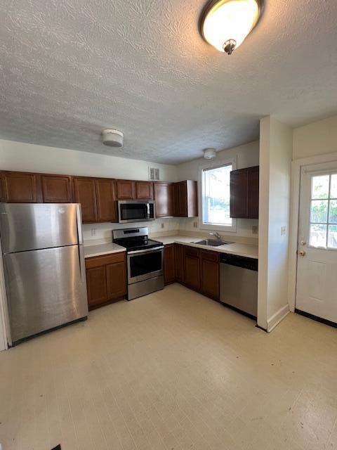 885 Thomas Road Columbus, OH 43212 - Photo 9 of 18 Kitchen