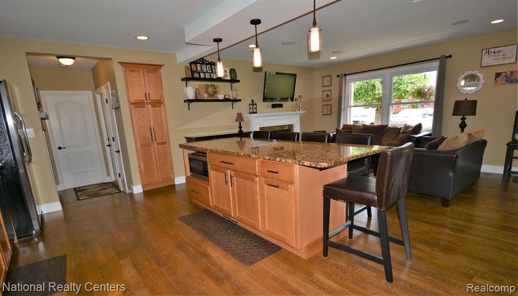 32308 Red Clover Road Farmington Hills, MI 48334 - Photo 8 of 37