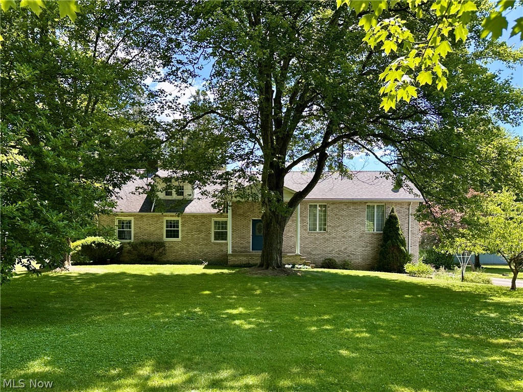 1465 Warner Road Southeast Hubbard, OH 44425 - Photo 2 of 40