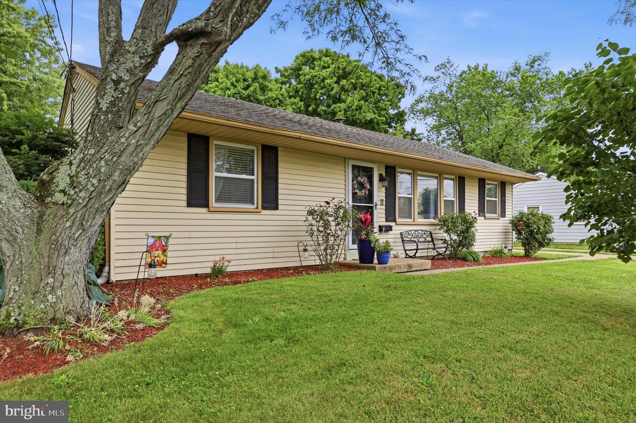 11 Warwick Road Stratford, NJ 08084 - Photo 2 of 27