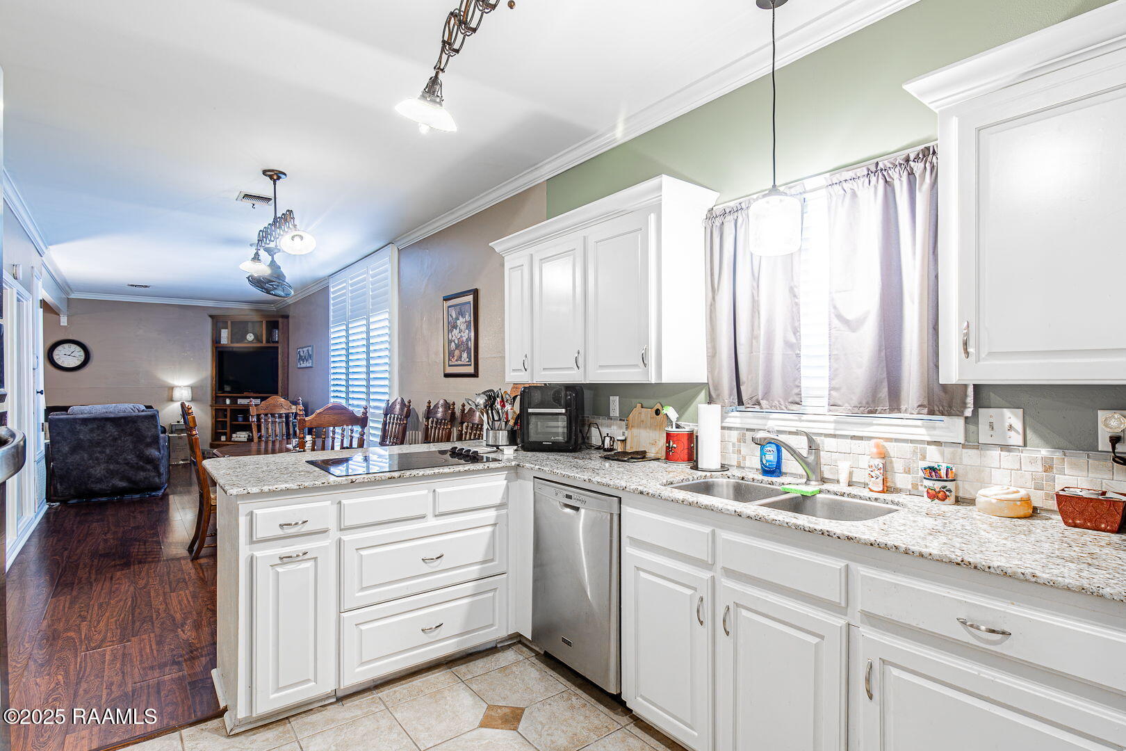 133 Castle Row, Unit A Lafayette, LA 70506 - Photo 6 of 24 13-web-or-mls-4Y6A9198-HDR