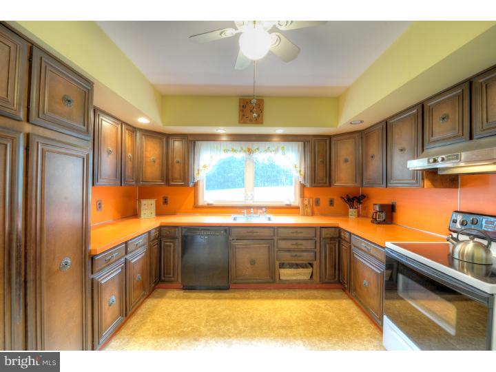 1212 Hedding Jacksonville Road Columbus, NJ 08022 - Photo 3 of 15