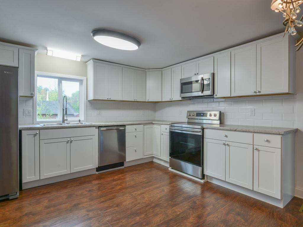 1504 King Springs Road Johnson City, TN 37601 - Photo 13 of 35 Wonderful updated kitchen