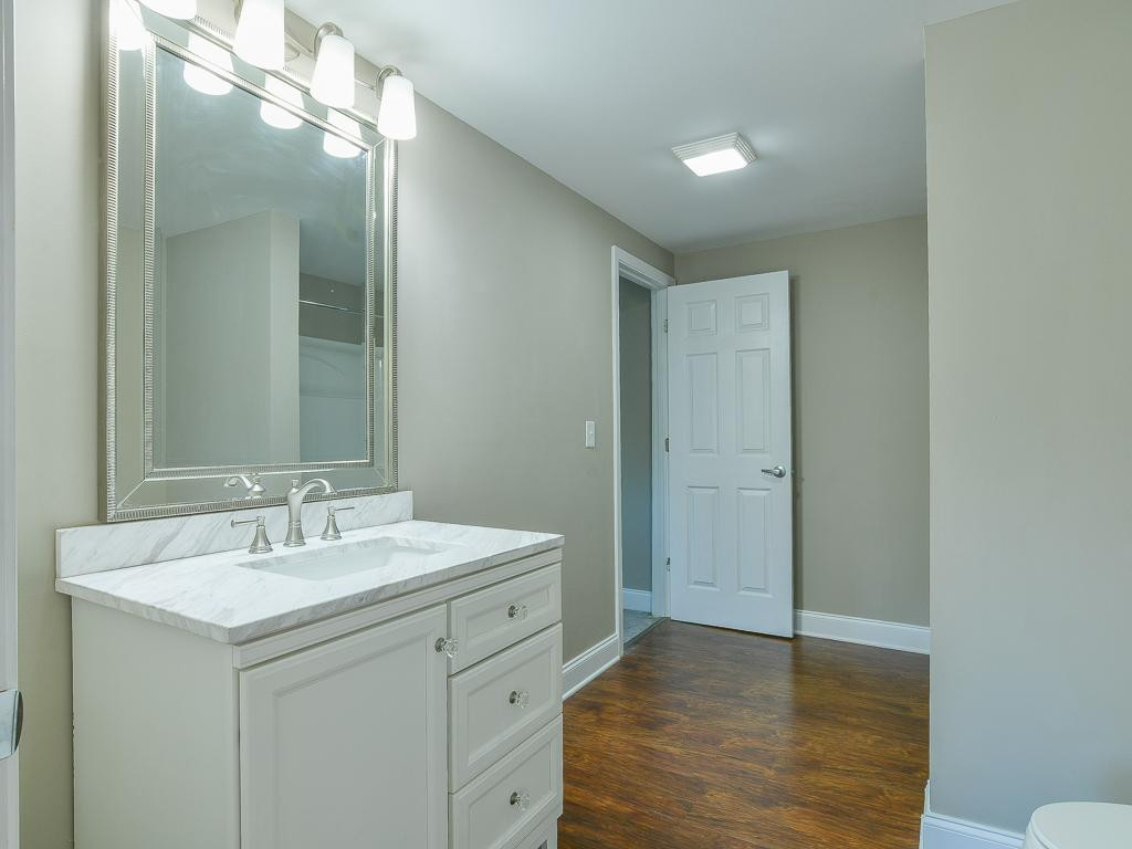 1504 King Springs Road Johnson City, TN 37601 - Photo 17 of 35 Large Master Bathroom