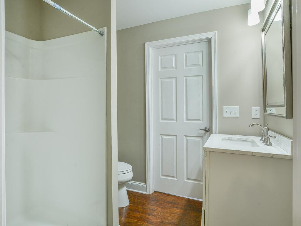 1504 King Springs Road Johnson City, TN 37601 - Photo 23 of 35 Full Bath off Bedroom 3