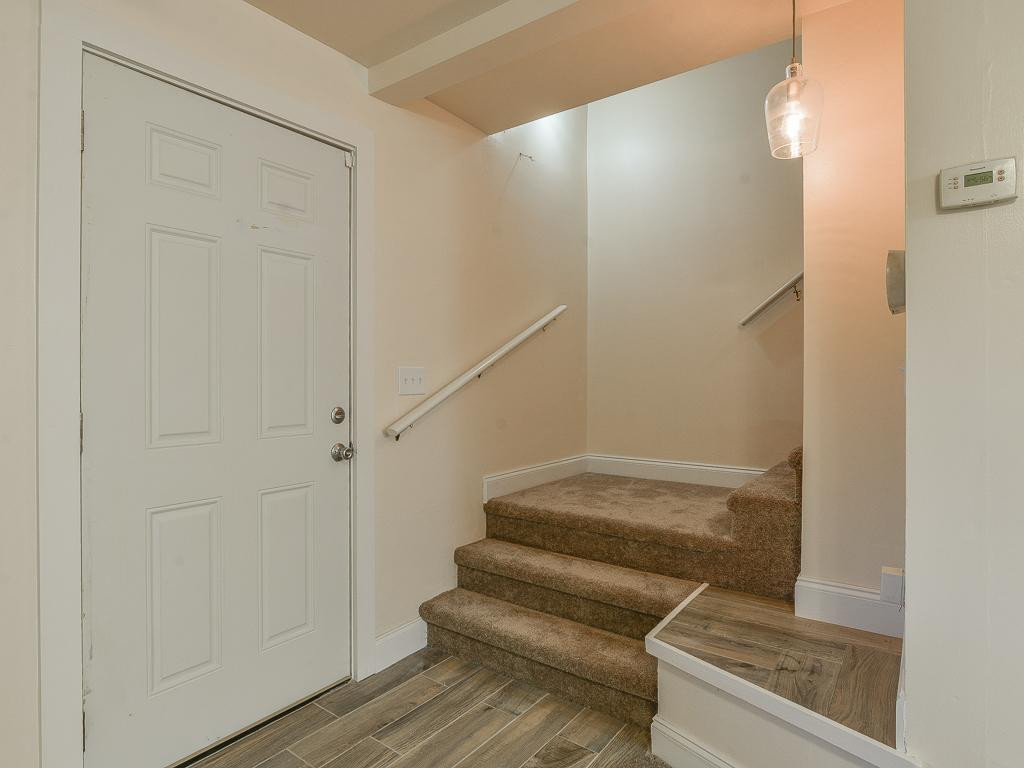 1504 King Springs Road Johnson City, TN 37601 - Photo 29 of 35 Lower landing in duplex