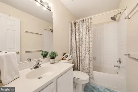 $825,000 | 4093 Oak Village Landing, Fairfax, VA 22033