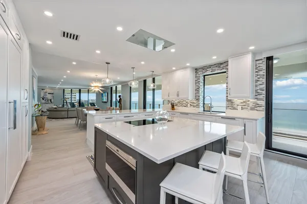 $5,650,000 | 176 South Collier Boulevard, Unit PHA, Marco Island, FL 34145