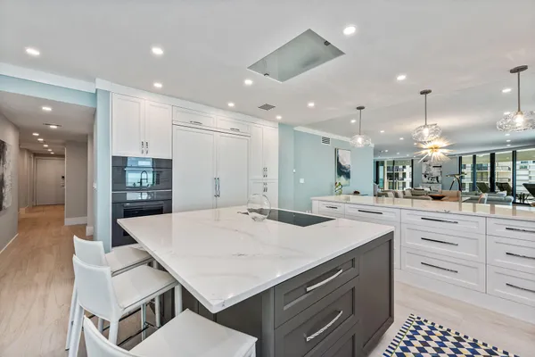 $5,650,000 | 176 South Collier Boulevard, Unit PHA, Marco Island, FL 34145