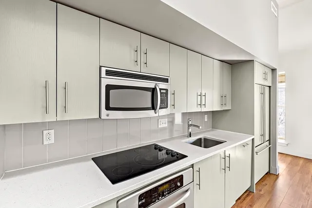 $3,775 | 33 3rd Avenue, Unit PH309, Boston, MA 02129