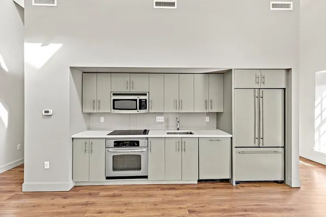 $3,775 | 33 3rd Avenue, Unit PH309, Boston, MA 02129