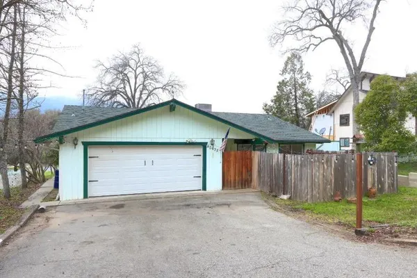 $395,000 | 40632 Goldside Drive, Oakhurst, CA 93644