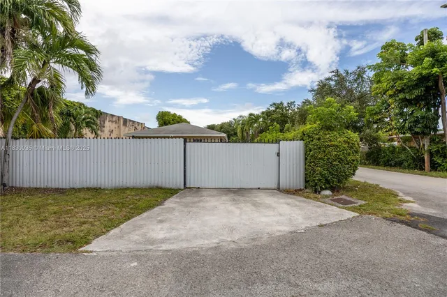 $1,000,000 | 600 Northwest 99th Street, Miami, FL 33150