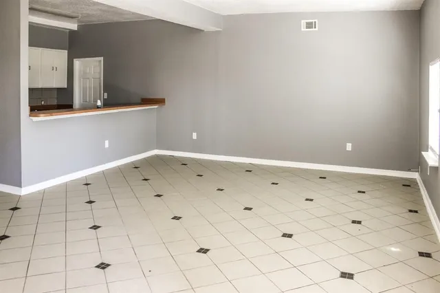 $3,000 | 2248 US Highway 77a South, Yoakum, TX 77995