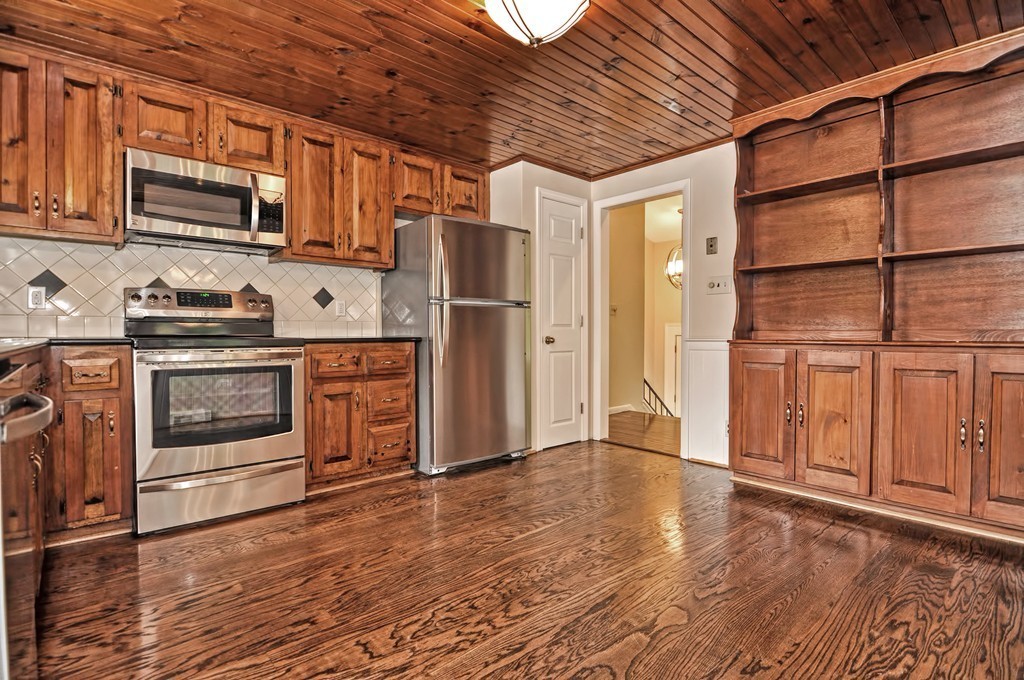 165 Howe Street Natick, MA 01760 - Photo 3 of 30 Gallery Image 3